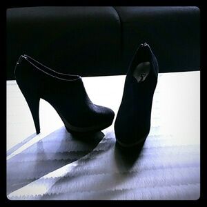5 inch black/grey zip up heels